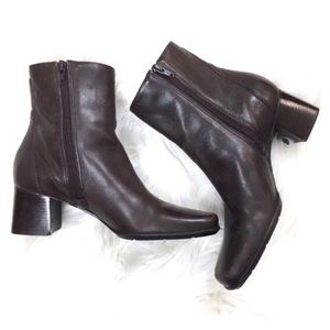 BROWN LEATHER ANKLE BOOTS (NATURALIZER)